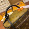 gucciaaa-38726-gallery-76155-895e2df6df54aad1 從容日常|M45165 化妝包|商品實拍視角 06