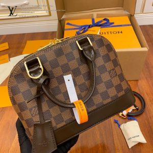gucciaaa-38727-gallery-76161-adb761ab0c76a55f 從容日常|N41221 ALMA bb 貝殼包|包款全貌與整體比例