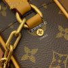 gucciaaa-38728-gallery-76171-bd422bcae60b1838 從容日常|M68906 男女款斜背包|使用場景與整體比例