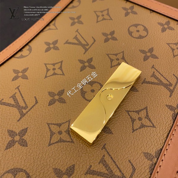gucciaaa-38729-gallery-76185-f36a85c118913e7d 從容日常|M44391 達芙妮郵差包|商品實拍視角 10